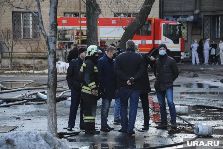 Алексей Текслер общается со спасателями