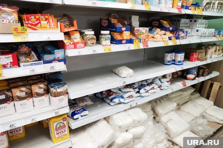 Жители ХМАО раскритиковали паникеров, массово скупающих продукты в магазинах