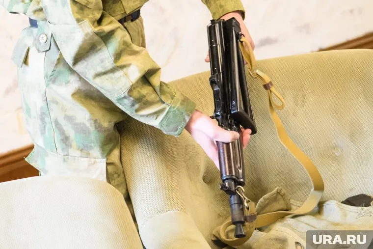Солдат стал жертвой неосторожного обращения с оружием