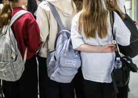 Крупнейшую школу в Екатеринбурге, которую открыл глава МЧС России, закрыли