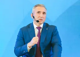 Тюменцы отправили свыше 500 вопросов на прямую линию губернатора Моора