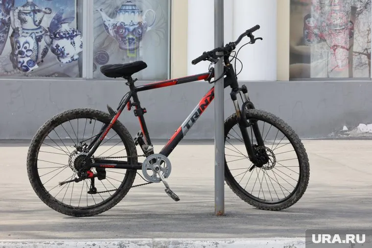 На перекрестке улиц Гоголя и Красина в Кургане сбили девушку, которая ехала на велосипеде