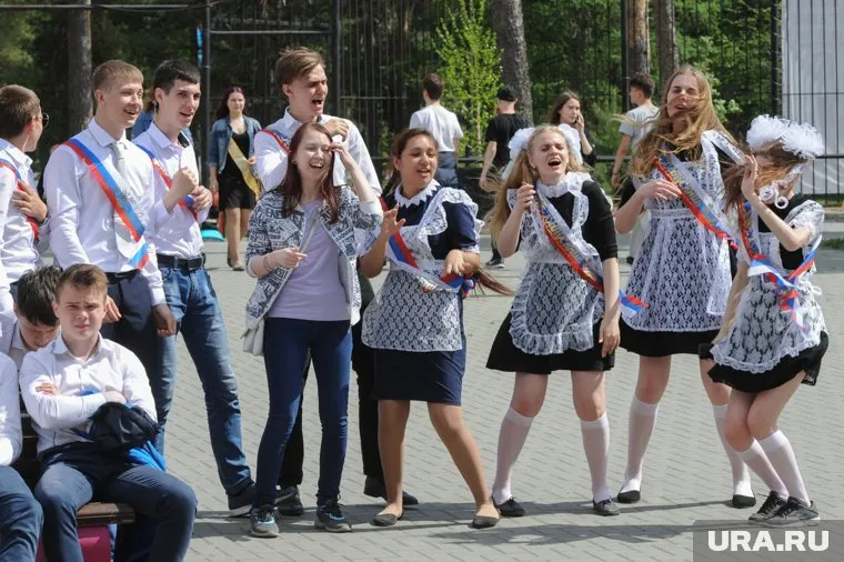 В школах Ямала проходят последние звонки