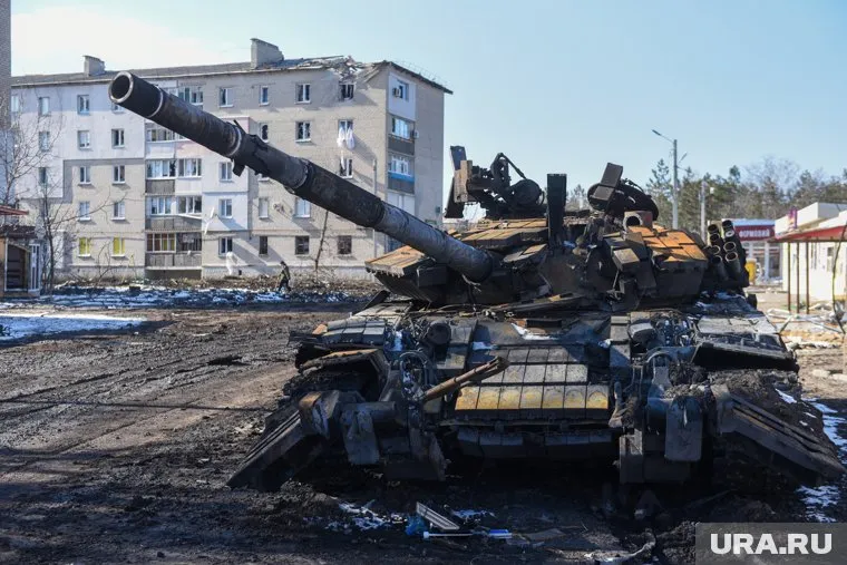 Местные жители сообщили, что их выгнали украинские военные, чтобы установить мины