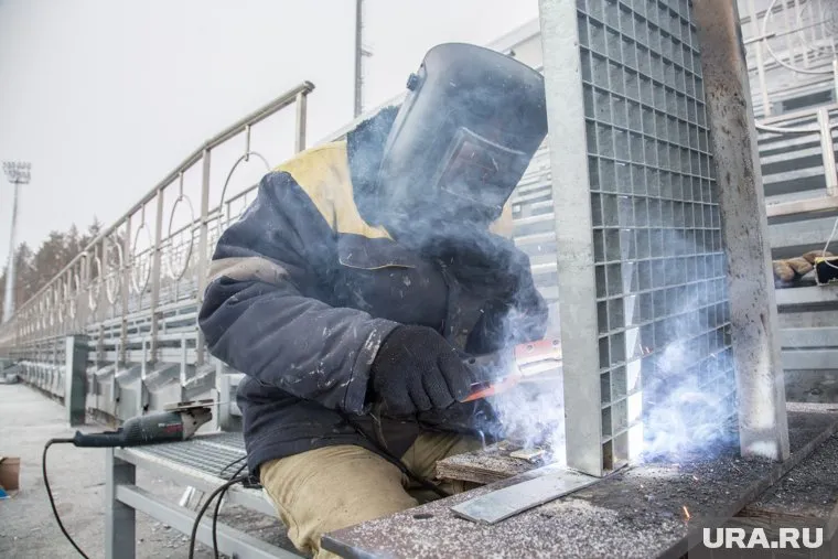 Помимо зарплаты, вырос и спрос на вакансии сварщиков