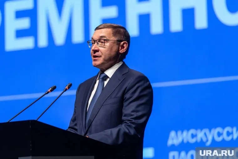 Владимир Якушев пожелал судебным приставам здоровья, благополучия и успехов в профессиональной деятельности