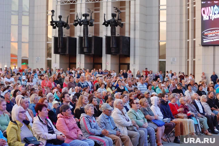 В Кургане на Троицкой площади состоится концерт, из-за чего оставлять машины возле нее будет нельзя