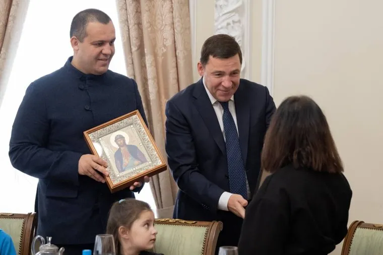 Благотворители помогли получить многодетным свердловчанам сертификаты на новое жилье