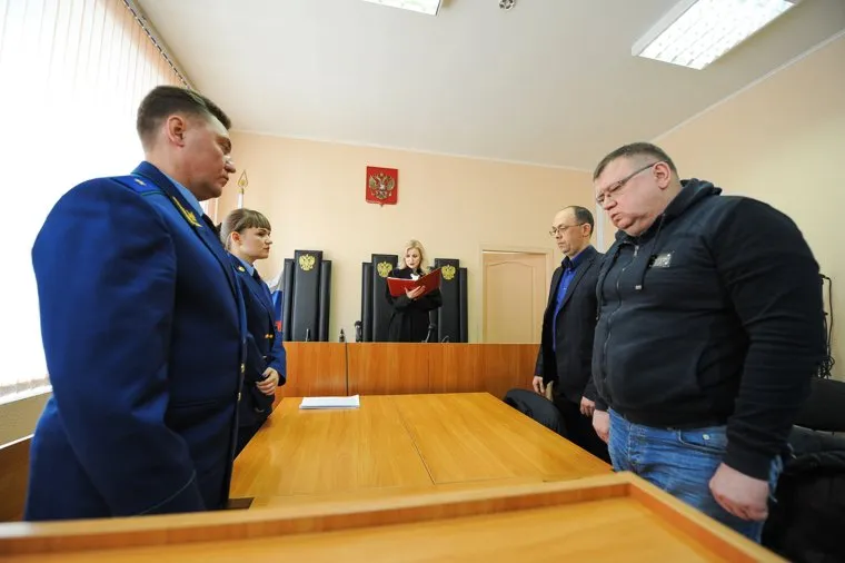 Приговор Сергею Мануйлову, бывшему директору СК Гринфлайт, в суде центрального района. Челябинск, оглашение приговора, мануйлов сергей, потапов андрей, зал суда