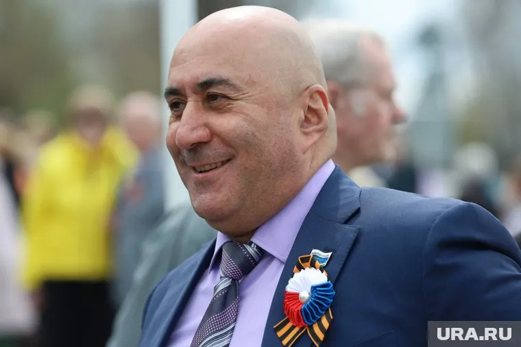 Торжественная церемония зажжения Вечного огня в рамках Всероссийской акции «Храним огонь Победы». Среднеуральск