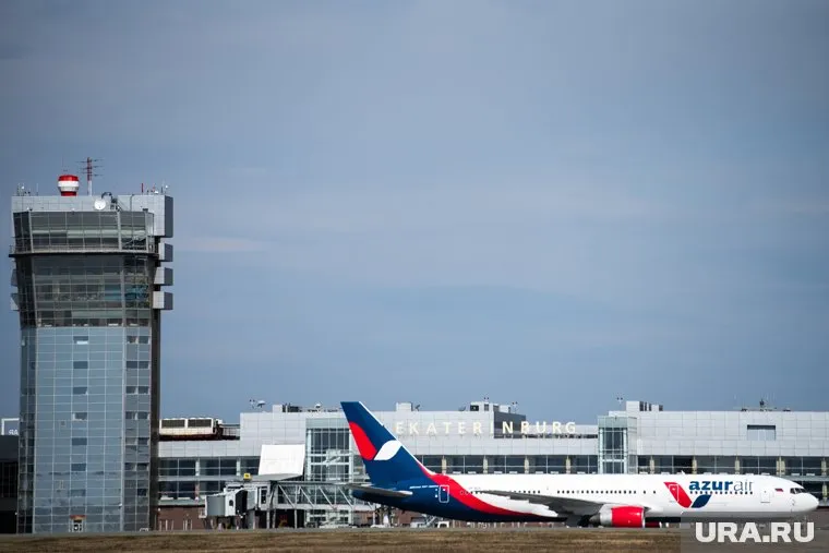 Самолет авиакомпании AzurAir еще не долетел до екатеринбургского Кольцово