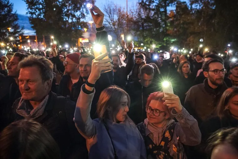 Протесты против строительства храма Св. Екатерины в сквере у театра драмы.Екатеринбург