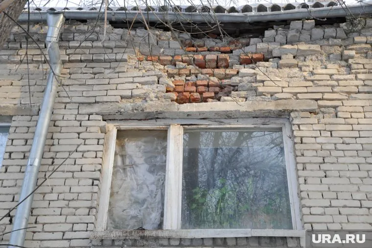 У дома разрушается кирпичная кладка (архивное фото)