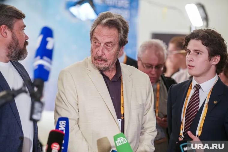 Запад делает страшилку из России, чтобы запугать население, заявил Эррол Маск