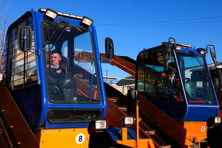 Визит Алексея Орлова в Верх-Исетское ДЭУ для контроля готовности уборочной техники к зимнему периоду. Екатеринбург