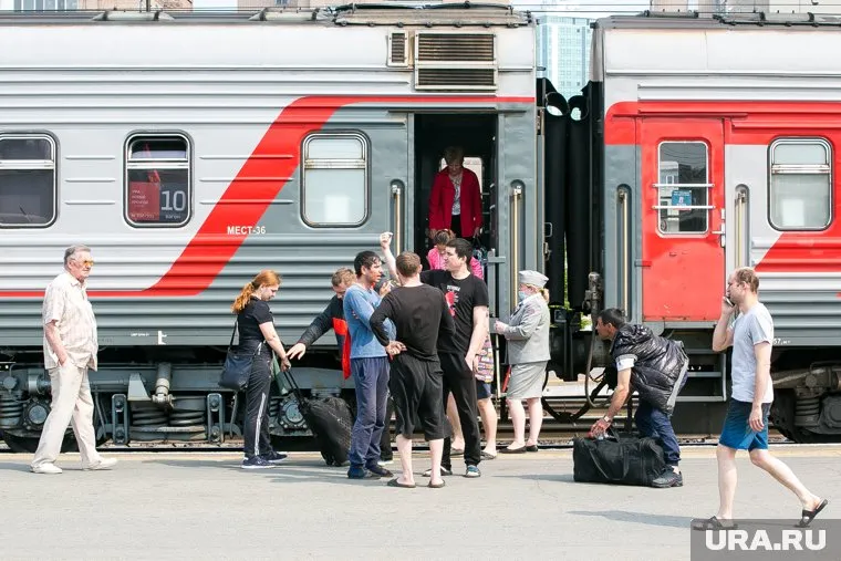 Спрос на железнодорожные перевозки резко вырос из-за закрытия аэропорта