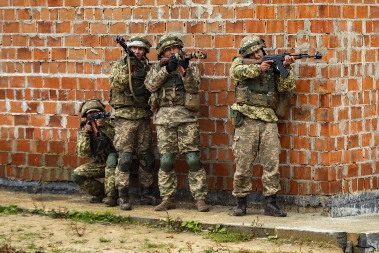 ВСУ сдаются в плен солдатам РФ в Красноармейске