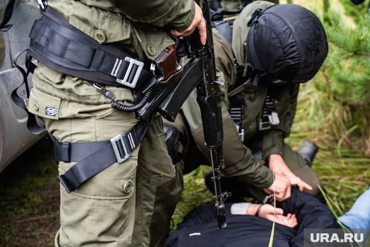 Жителей Челябинской области задержали в Екатеринбурге по подозрению в изнасиловании несовершеннолетних