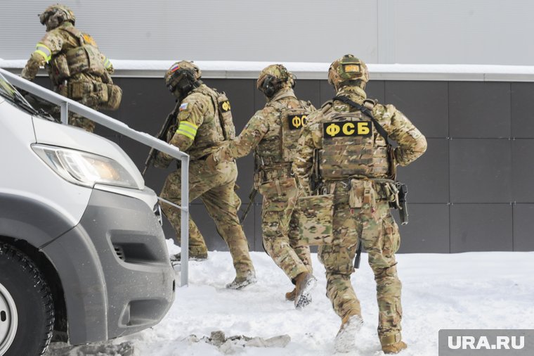 ФСБ задержала челябинца за попытку отправить военный груз за границу. Фото, видео