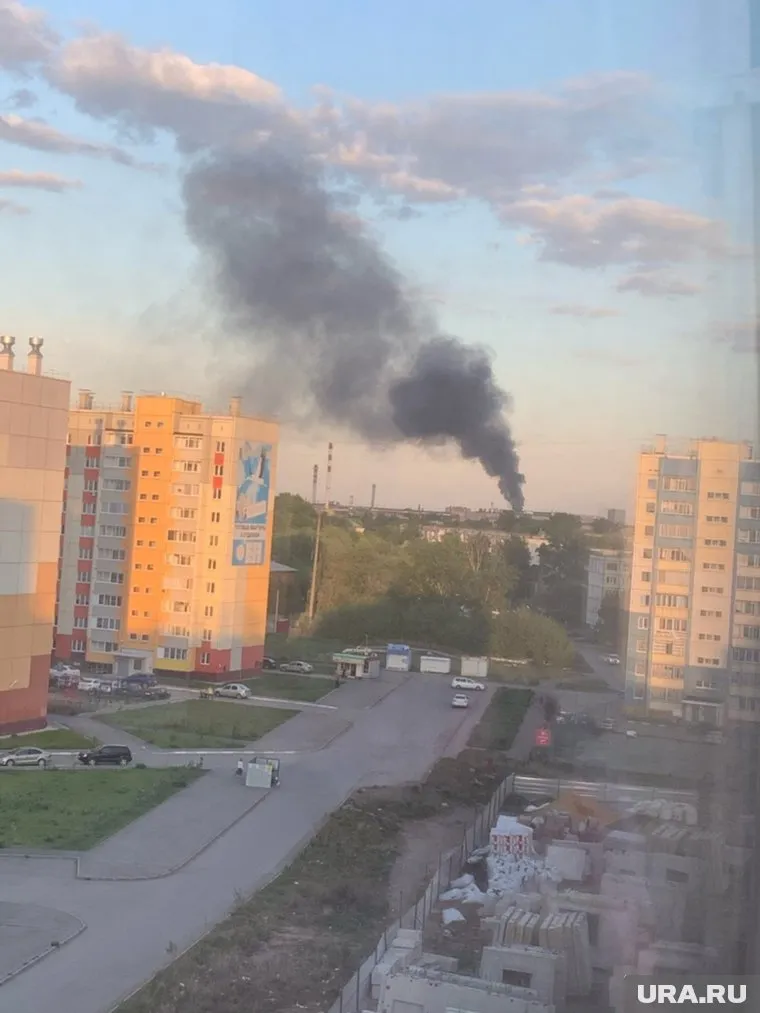 Дым от пожара был виден жителям района