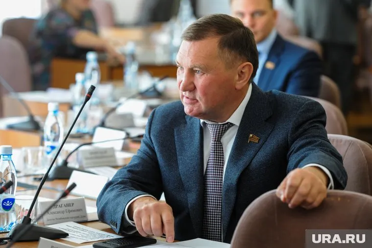 По предварительным данным, Виталию Паутову инкриминируют дачу взятки