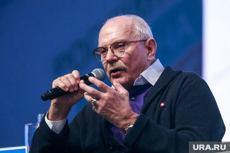 Режиссер Никита Михалков обсудил губернатора Евгения Куйвашева в новом выпуске своей авторской программы