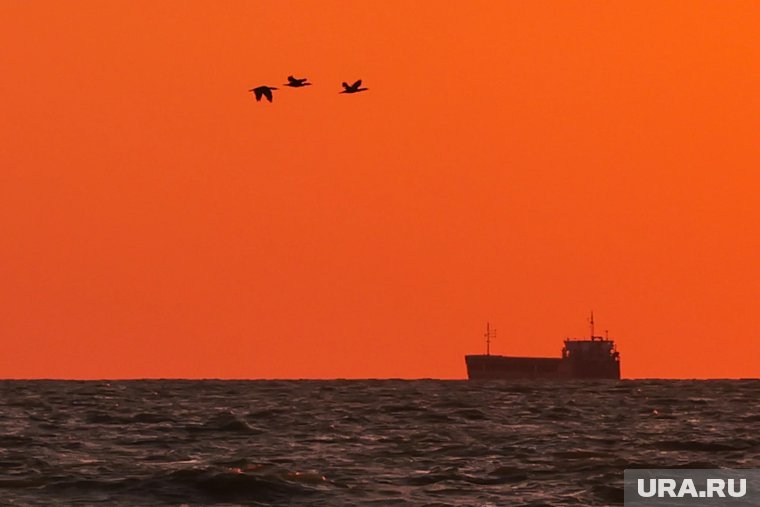 В Черном море загорелся танкер из-за «внешнего воздействия»