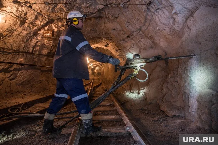 Для того, чтобы избежать выброса газа в шахте, горняки стравливают его через специальные шурпы (архивное фото)