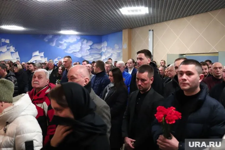 Прощание с экс-капитаном «Автомобилиста» Федором Малыхиным в Екатеринбурге