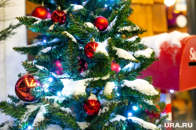 Для встречи Нового года лучше выбрать наряды красного, золотого или зеленого цветов