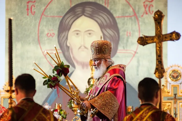 Крестный ход, приуроченный к 100-летию со дня убийства царской семьи. Екатеринбург , икона, церковные свечи, патриарх кирилл, иисус