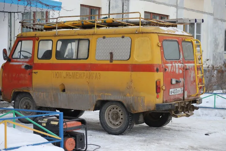 Монтаж газовых труб во дворах домов по улице Коли Мяготина и Ипподромная. Курган