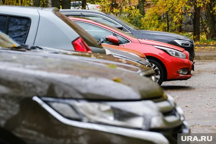 Тело человека обнаружили в машине на парковке