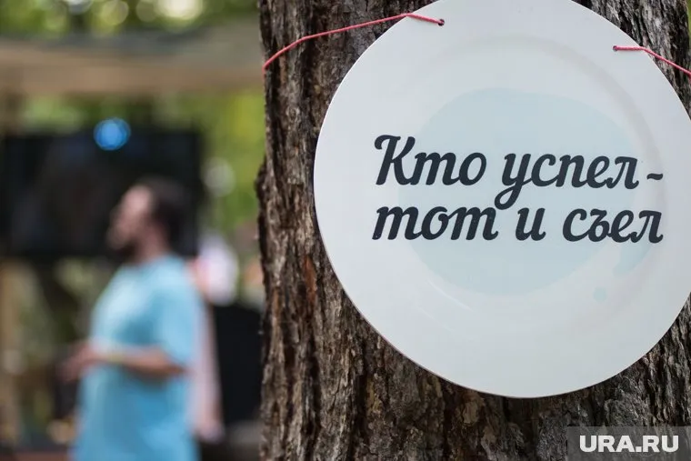 Из столовой постоянно исчезают 10-15 тарелок (архивный снимок)