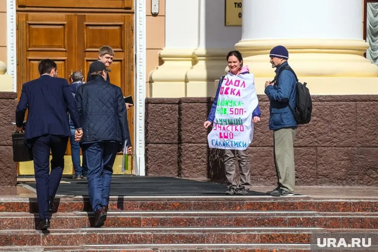 Зоозащитница объявила голодовку у здания правительства области