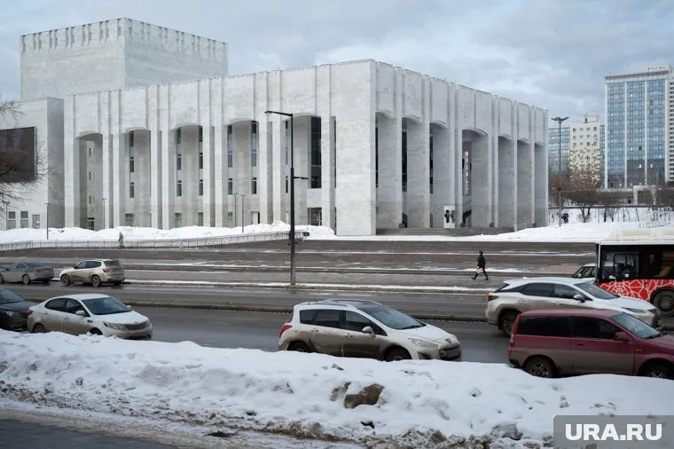 Театр-Театр требует деньги от доставки суши