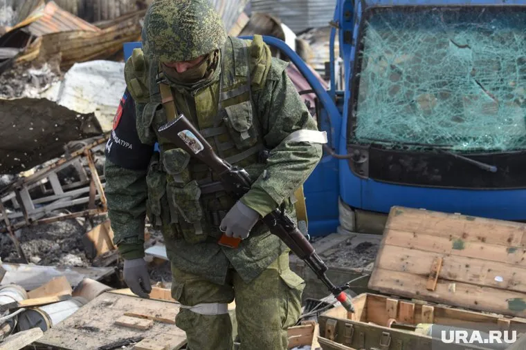 Спецкор сообщил о 70-типроцентной зачистке морпорта в Мариуполе