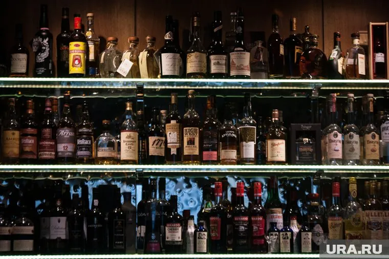 Эксперты говорят, что потребители стали реже покупать алкоголь