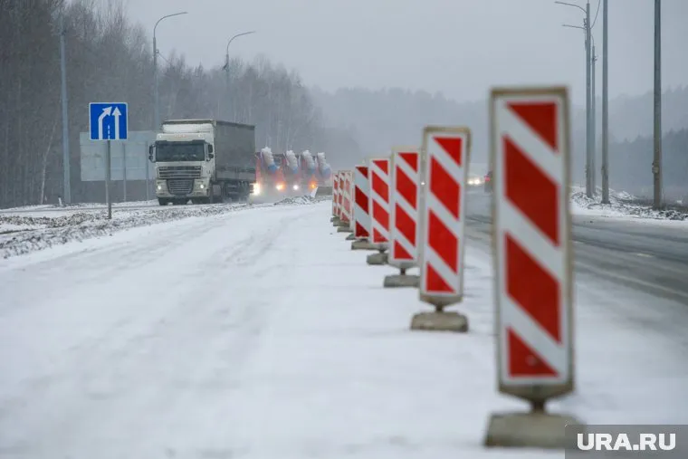 На курганских трассах ввели ограничения из-за гололеда