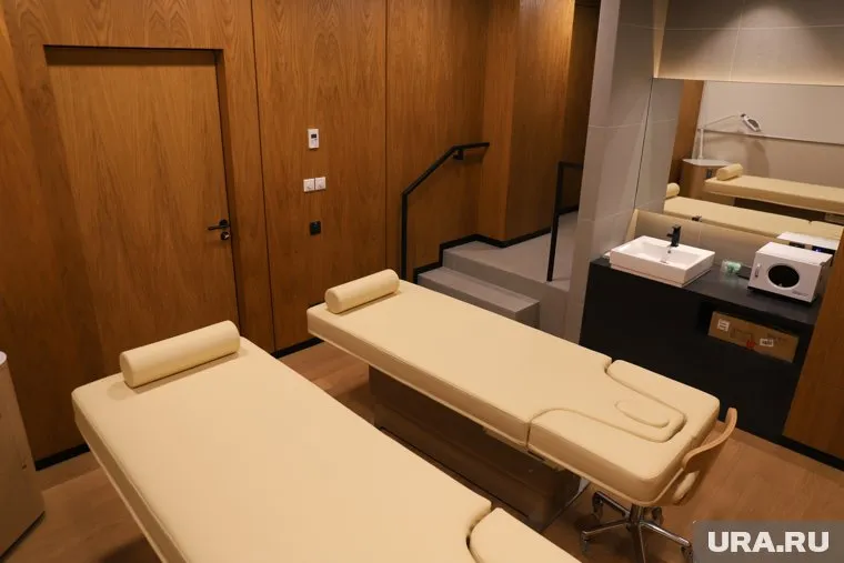 К пермской массажистке явились судебные приставы