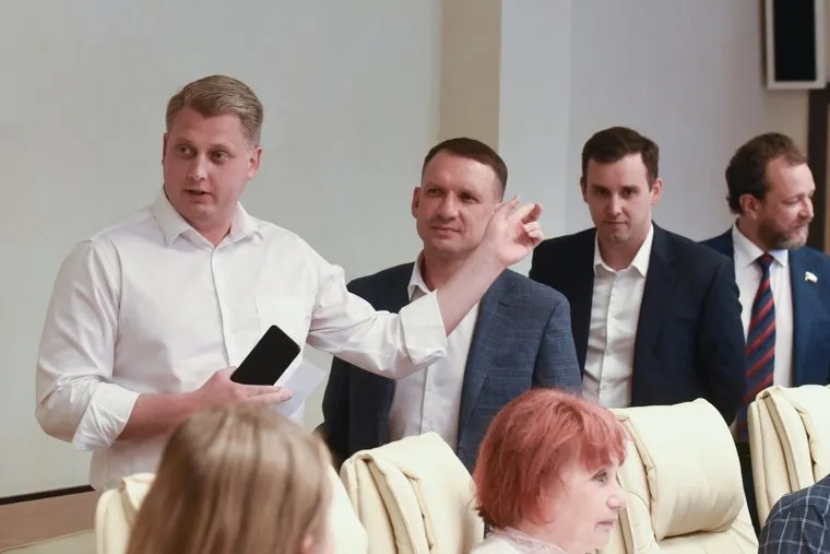Регистрация представителей четырех партий — КПРФ, ЛДПР, «Справедливая Россия» и «Новые люди» — в качестве кандидатов на выборы губернатора области. Екатеринбург