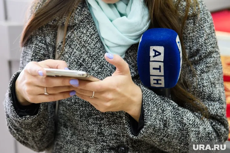 В переписке видно, что что отец регулярно угрожал выгнать дочерей