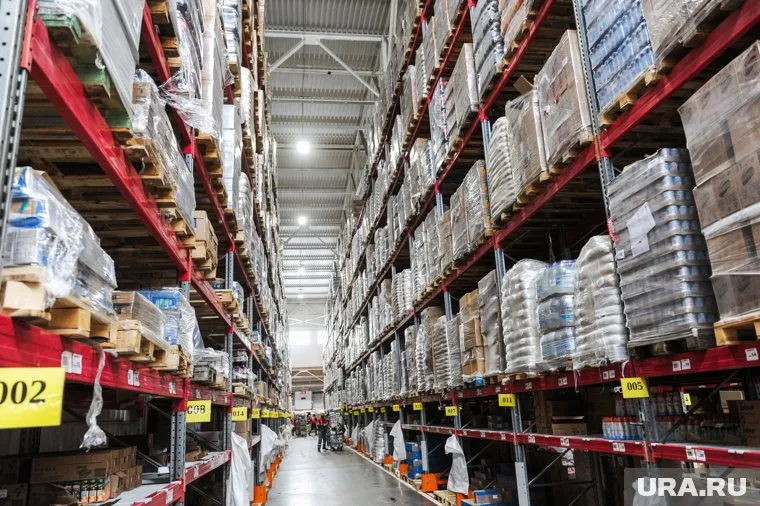 На складе хранились нелегальные вейпы и жидкости для курения (архивное фото)