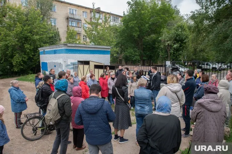 Представитель УК проводил во дворе собрание жильцов