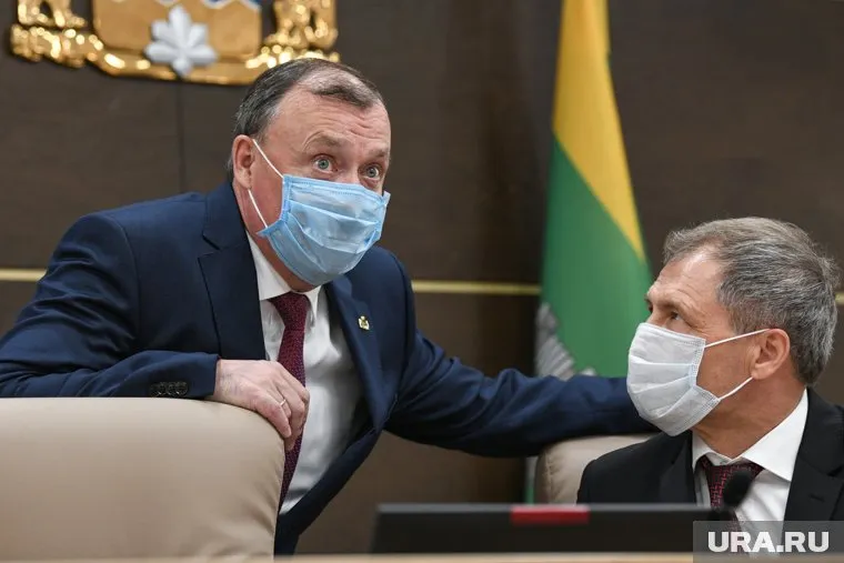 Игорь Володин (справа) ждал должности для друга с февраля