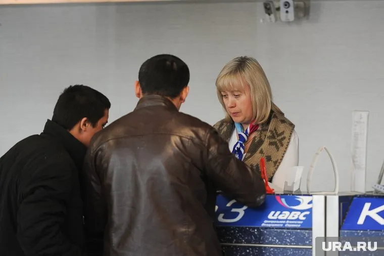 ГУФССП по Прикамью готово потратить 192 тысячи рублей на покупку билетов для мигрантов, покидающих пределы РФ (архивное фото)