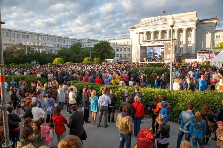 Открытие Венского Фестиваля. Екатеринбург, толпа, венский фестиваль, урфу