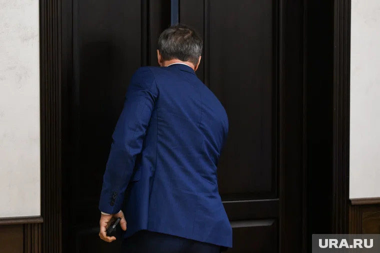 В Урае депутата Насибуллина лишили мандата за оскорбление спикера