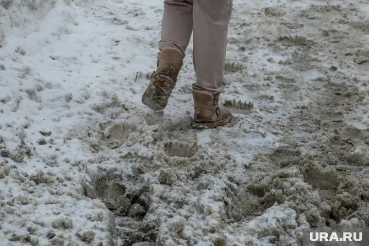 Подходы к пешеходным переходам не очищались от снега