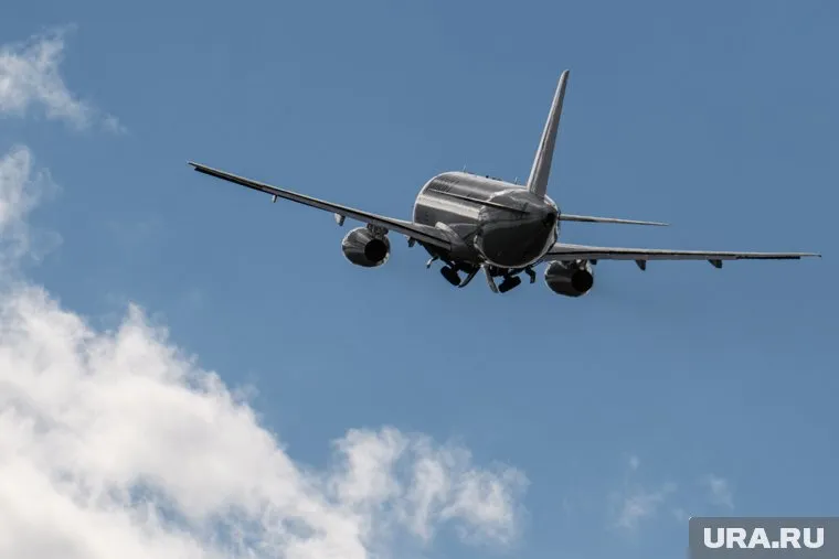 Авиакомпания планирует избавиться от 22 самолетов Sukhoi SuperJet 100